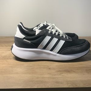 Adidas Run 70s